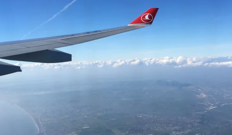 Turkish Airlines: políticas de protección por cambios operativos en vuelos hacia Medio Oriente (2026)